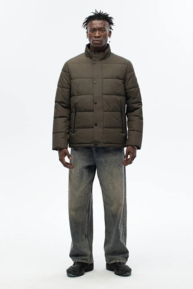 Erkek Teknik Kumaş Su Iticili Rüzgar Geçirmez Mont